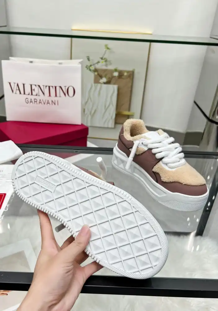 hype Valentino Sneakers