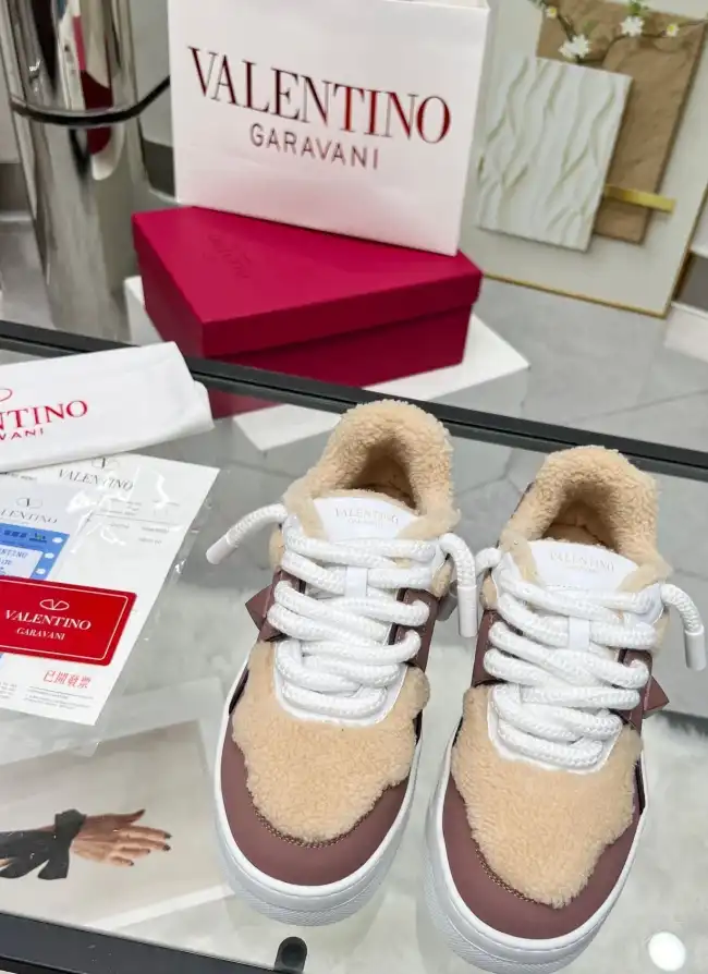 hype Valentino Sneakers