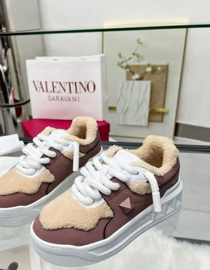 hype Valentino Sneakers