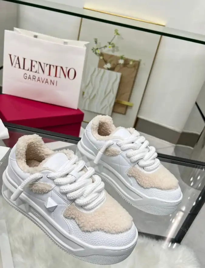 hype Valentino Sneakers