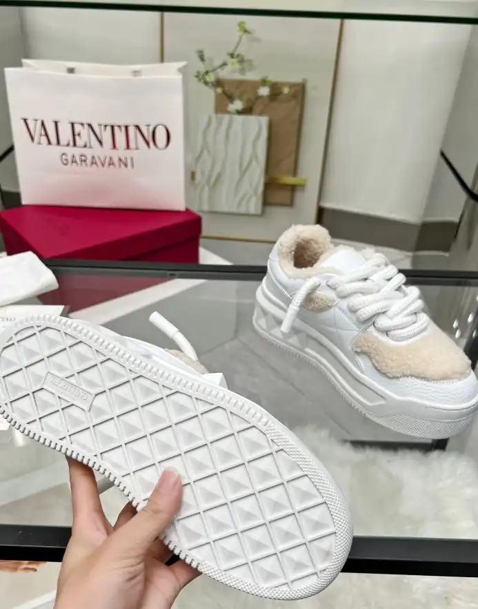 hype Valentino Sneakers