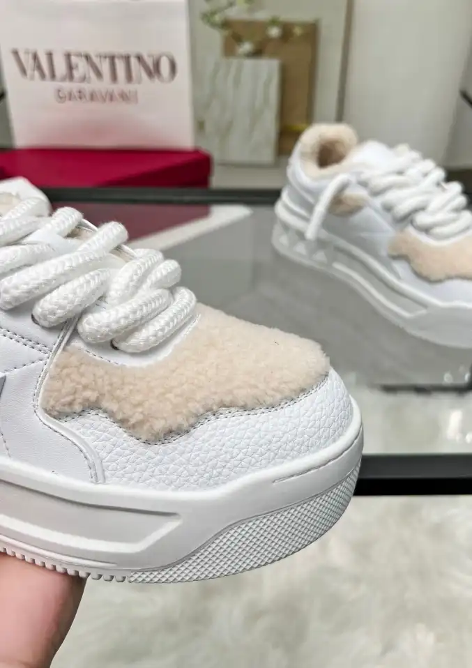 hype Valentino Sneakers