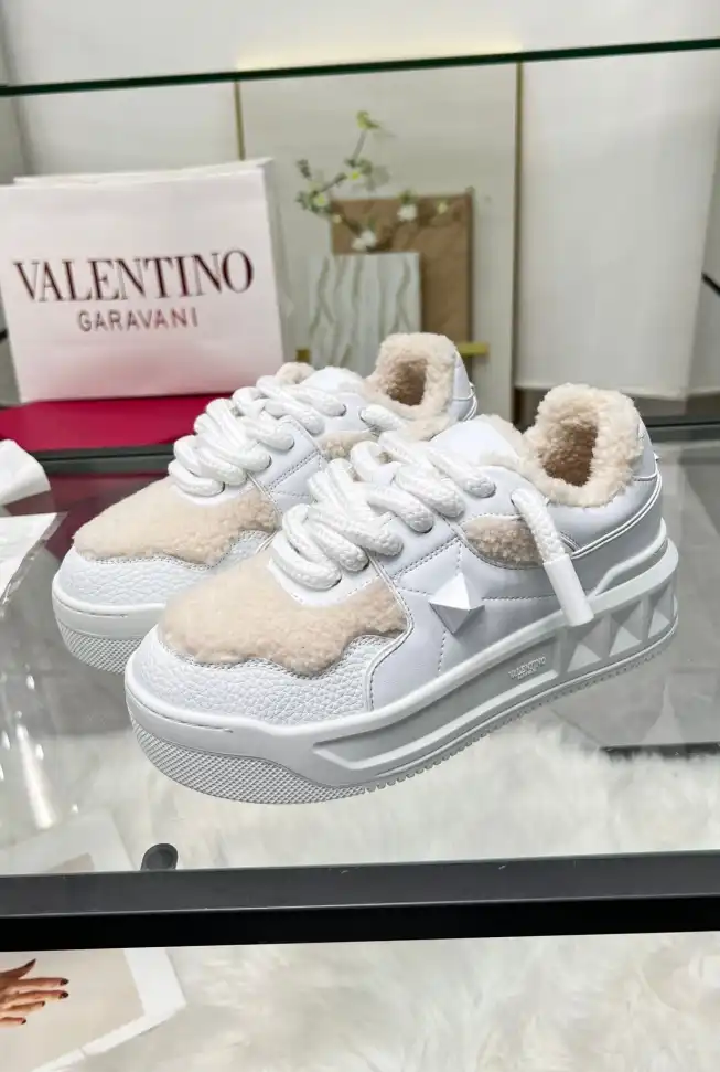 hype Valentino Sneakers