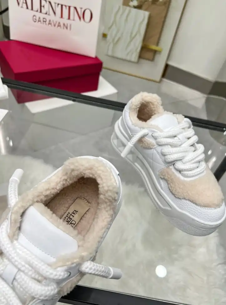 hype Valentino Sneakers