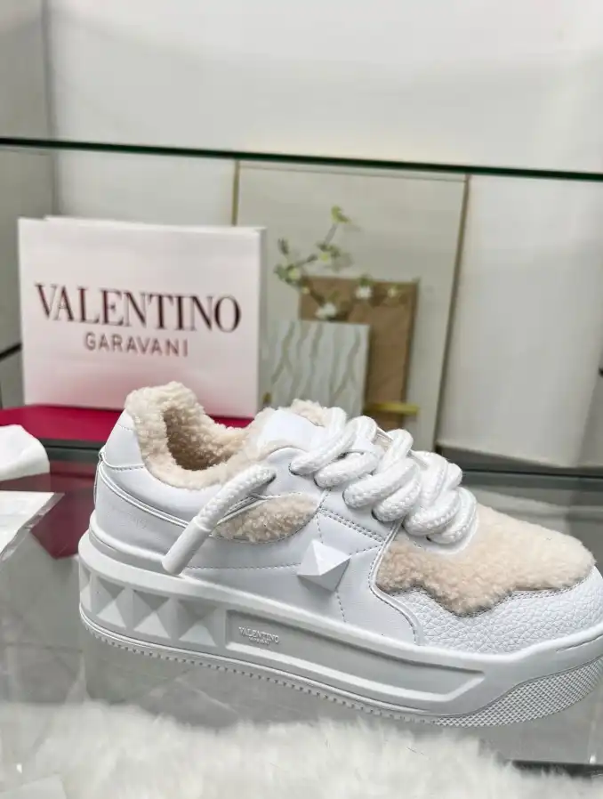 hype Valentino Sneakers