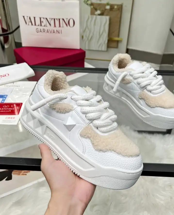 hype Valentino Sneakers