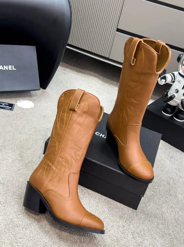 hype Chanel Boots