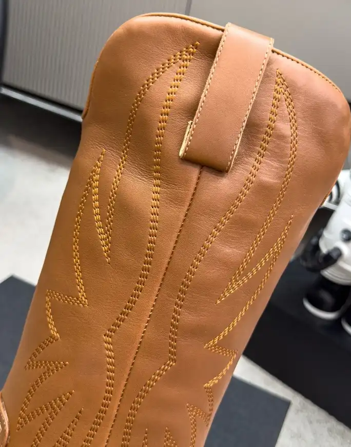 hype Chanel Boots