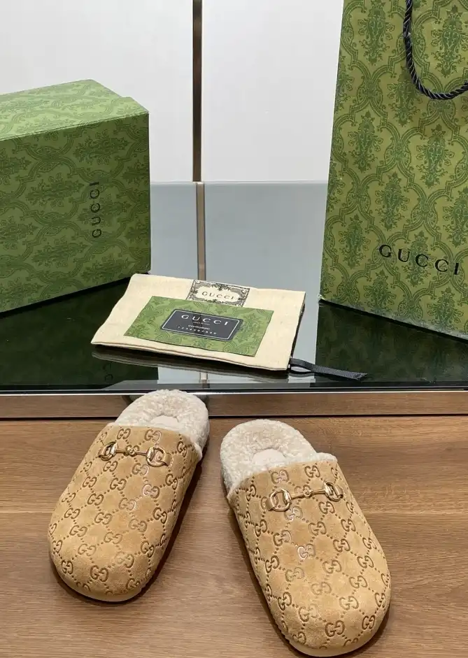 hype Gucci Slippers