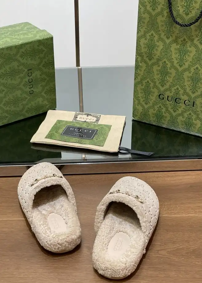 hype Gucci Slippers