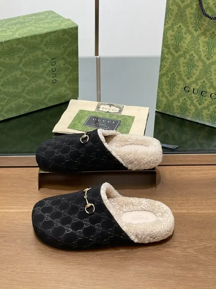 hype Gucci Slippers