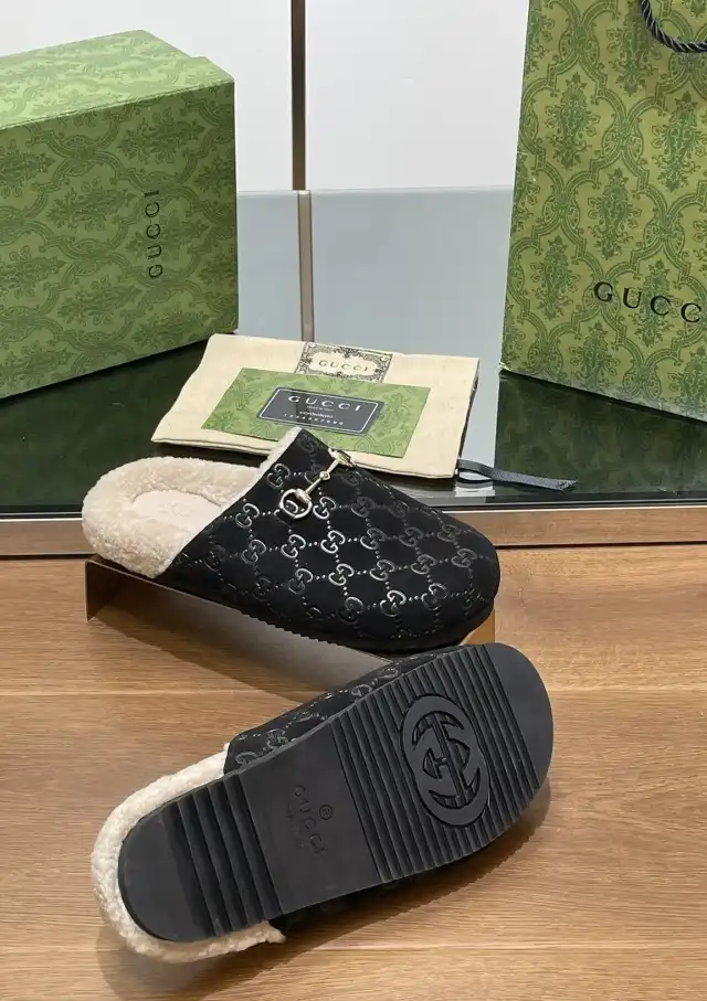 hype Gucci Slippers