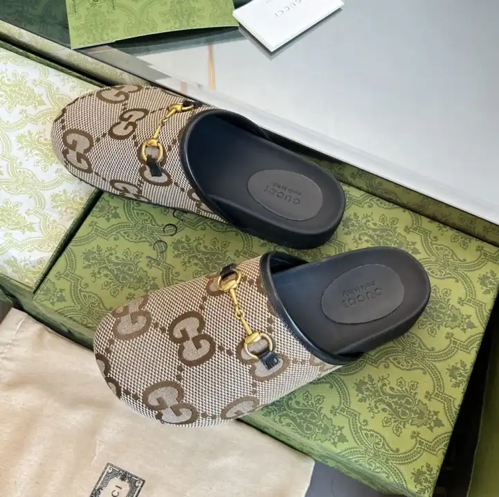 hype Gucci Slippers