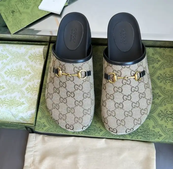 hype Gucci Slippers