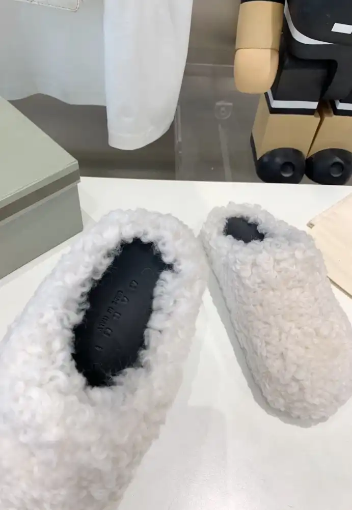 hype Other Slippers