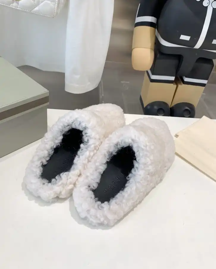 hype Other Slippers