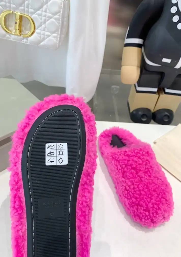 hype Other Slippers