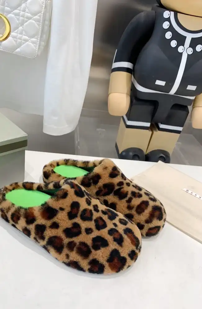 hype Other Slippers