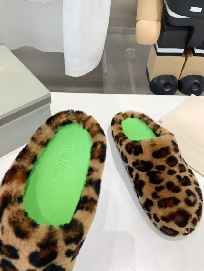 hype Other Slippers