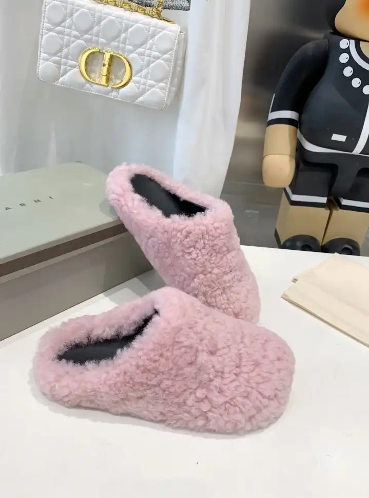 hype Other Slippers