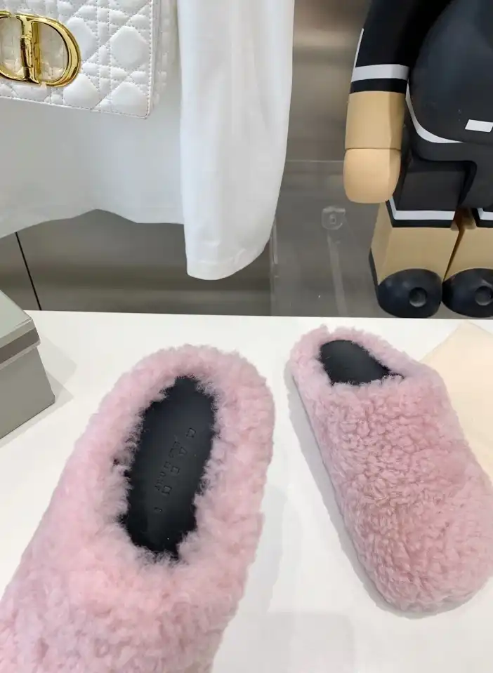 hype Other Slippers