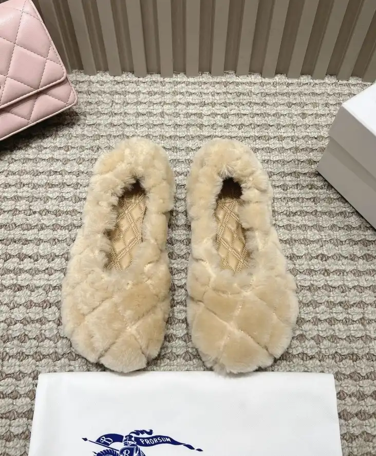 hype Burberry Flat Shoes