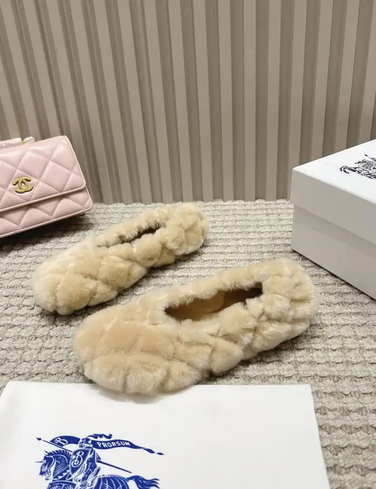 hype Burberry Flat Shoes