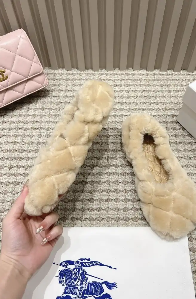 hype Burberry Flat Shoes