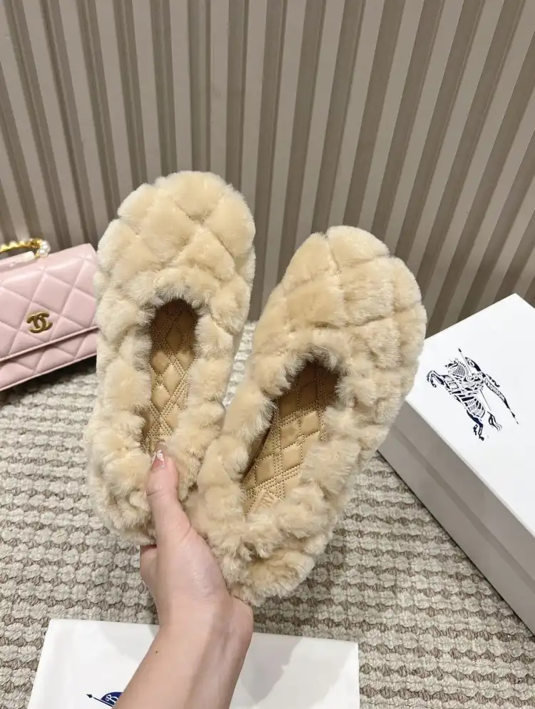 hype Burberry Flat Shoes