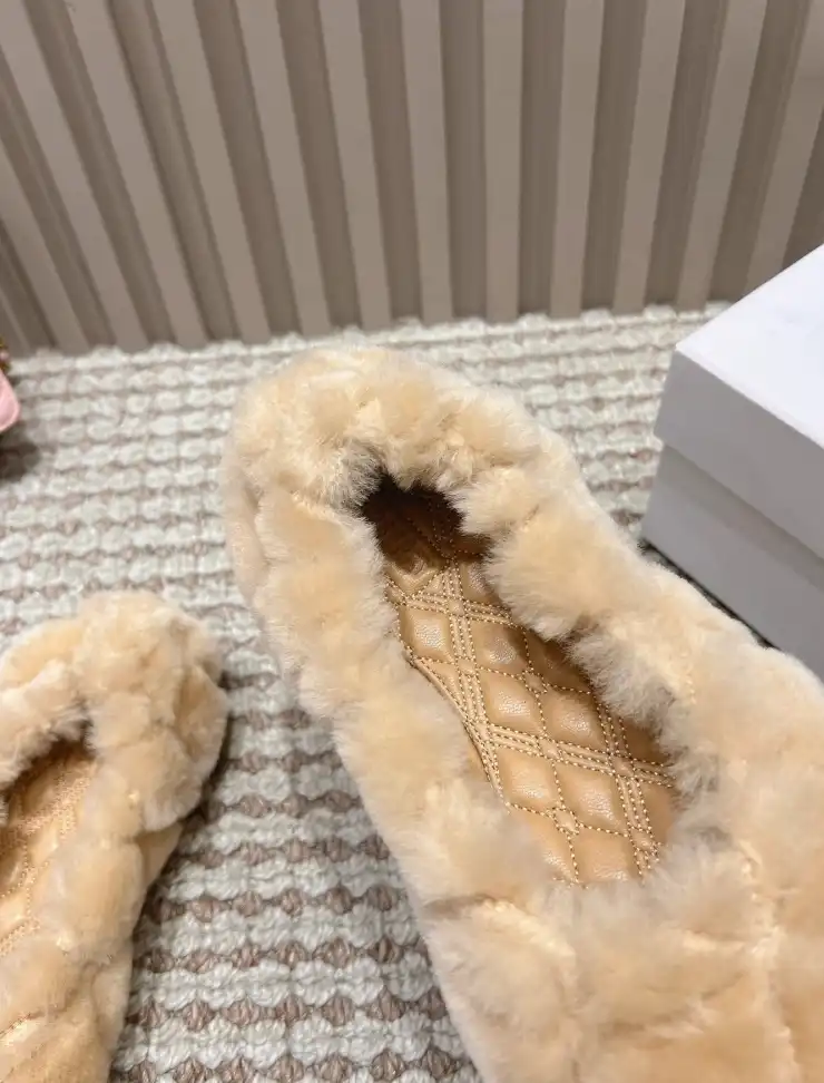 hype Burberry Flat Shoes