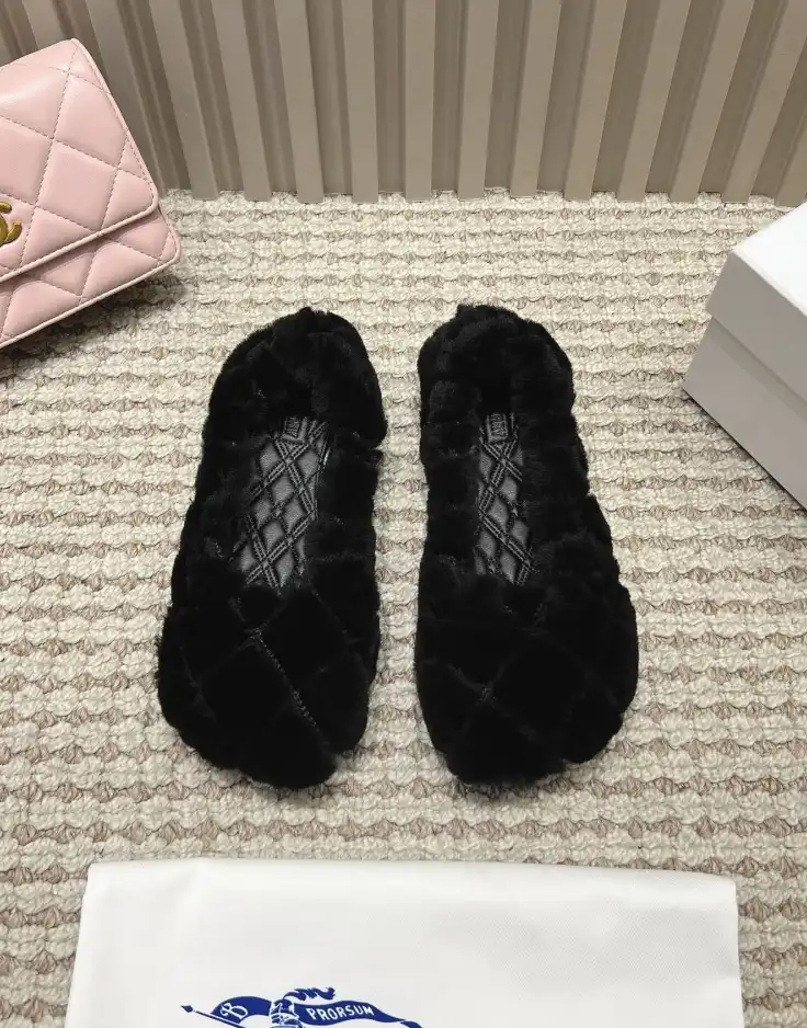 hype Burberry Flat Shoes