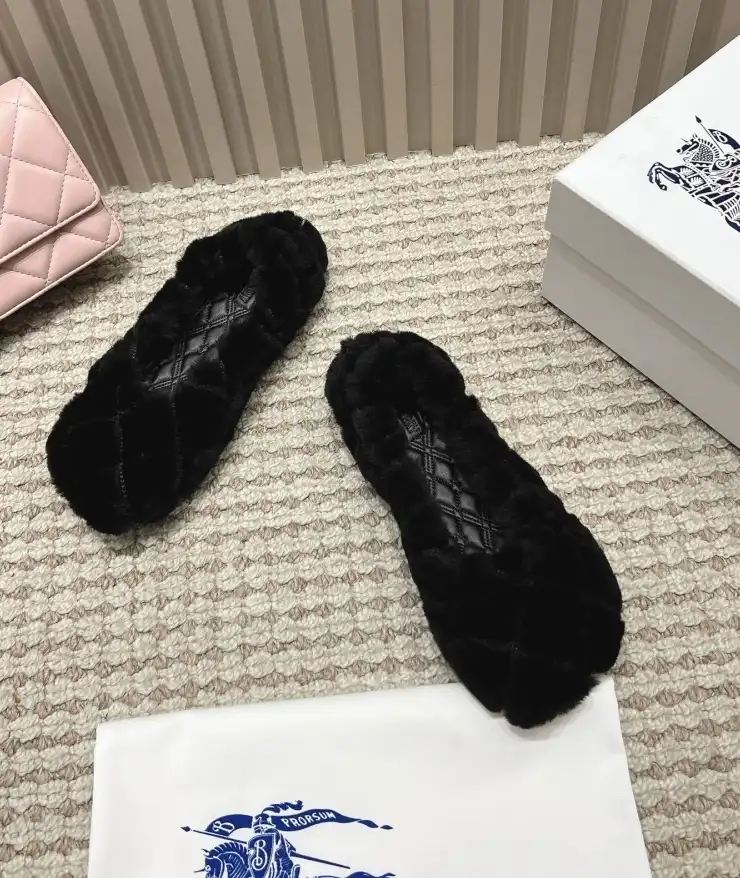 hype Burberry Flat Shoes