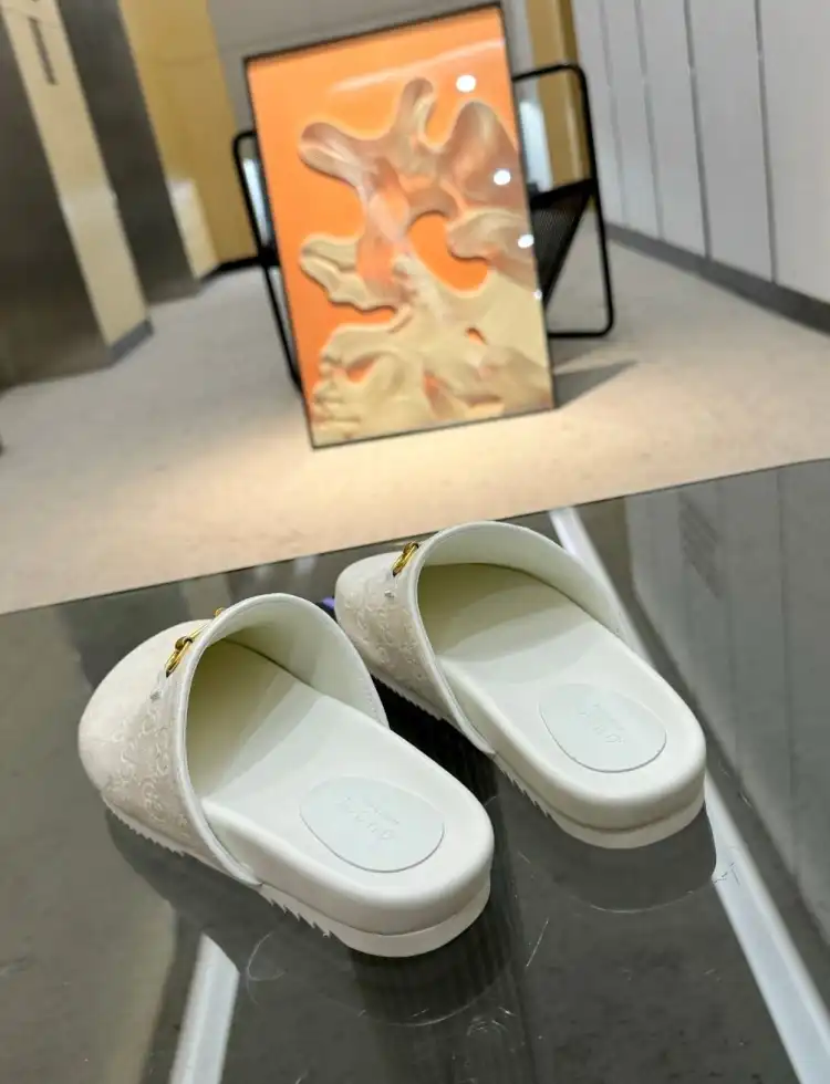 hype Gucci Slippers