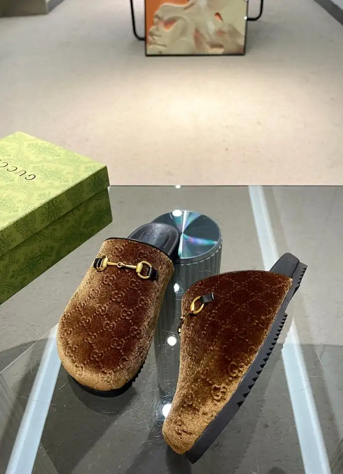 hype Gucci Slippers