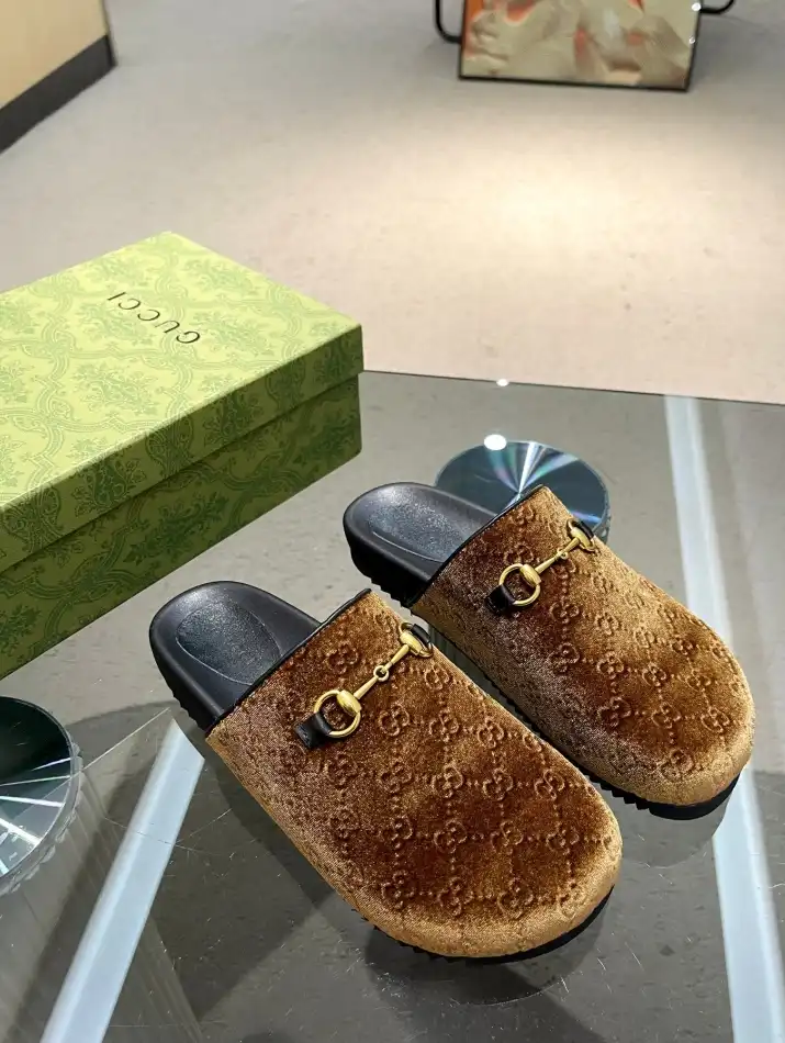 hype Gucci Slippers