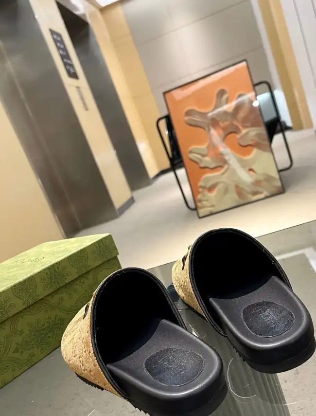 hype Gucci Slippers