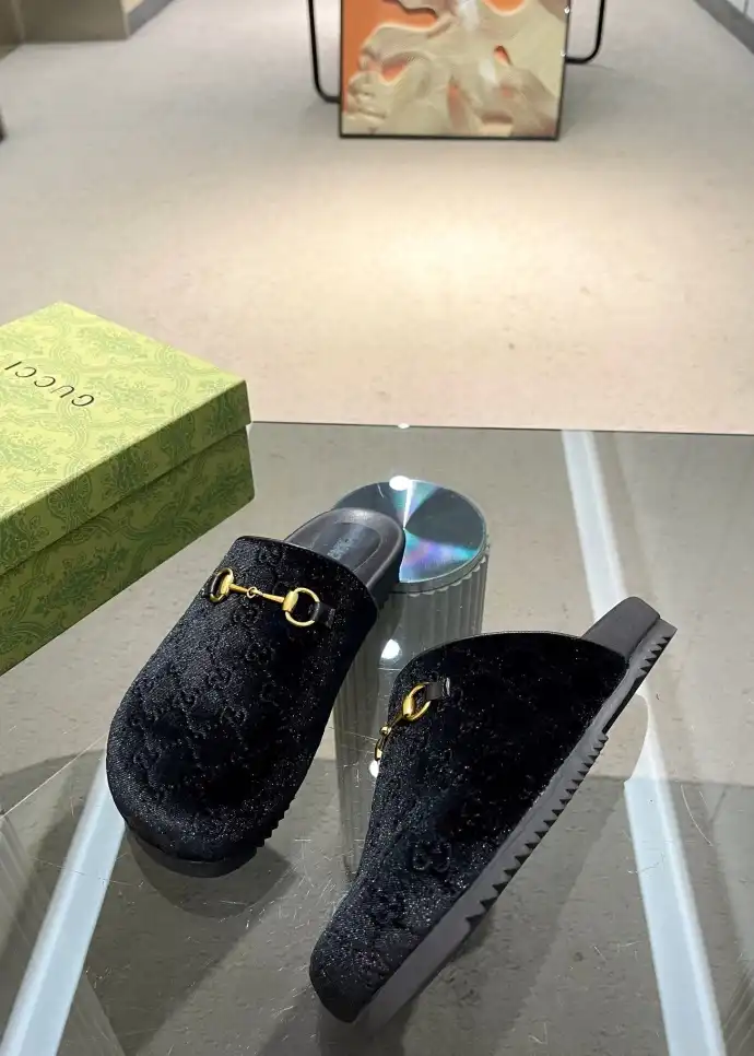 hype Gucci Slippers