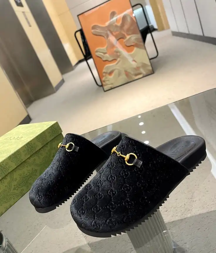 hype Gucci Slippers