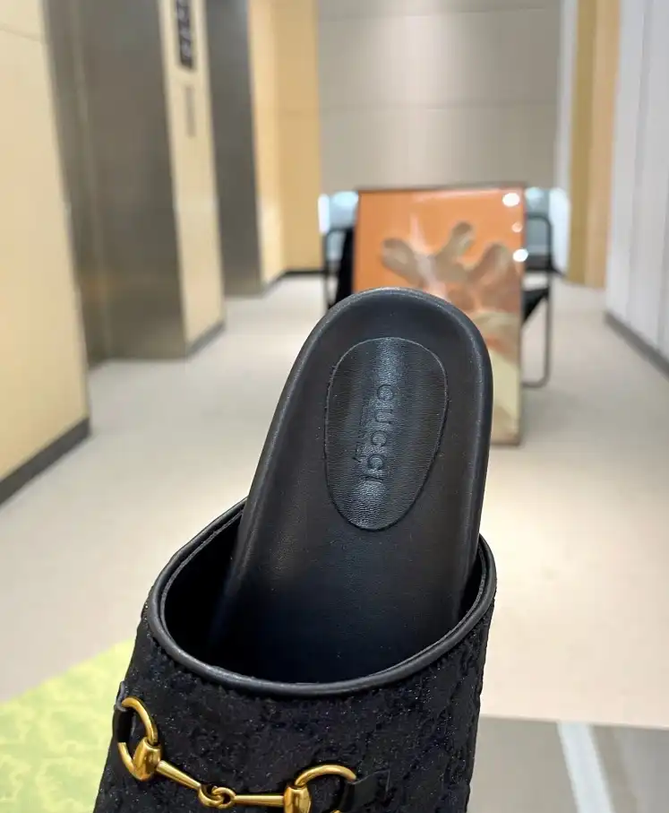 hype Gucci Slippers