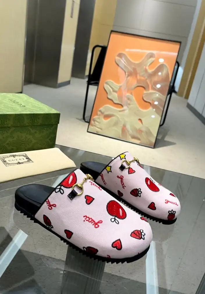 hype Gucci Slippers