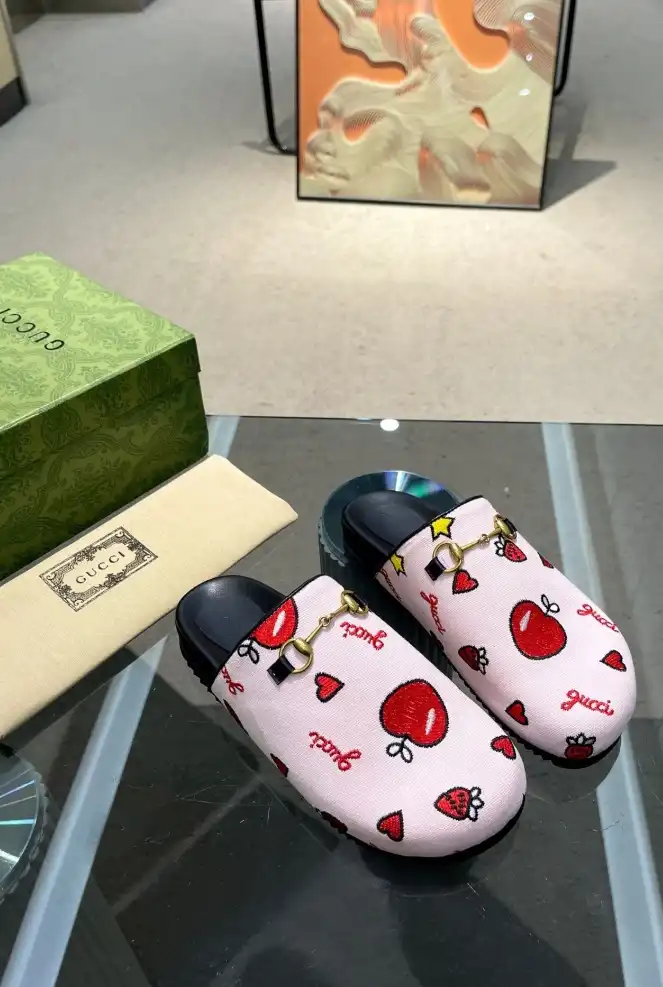 hype Gucci Slippers