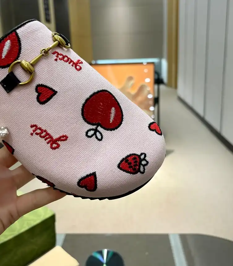 hype Gucci Slippers