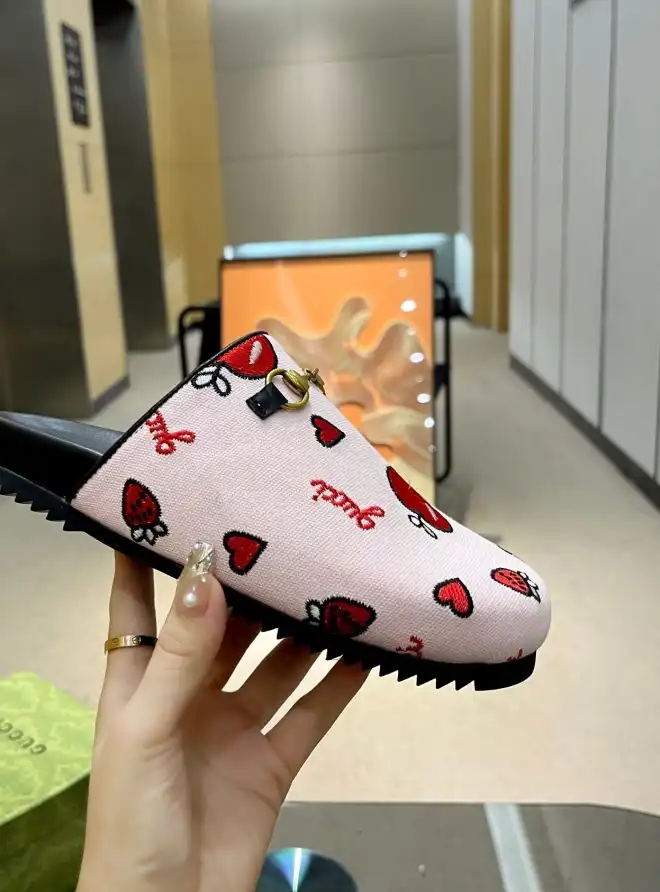 hype Gucci Slippers