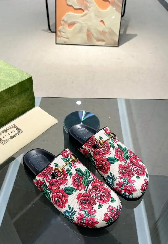 hype Gucci Slippers