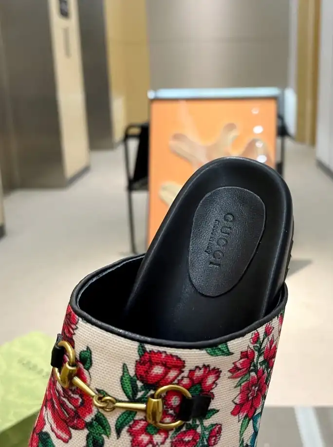 hype Gucci Slippers