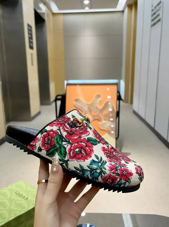 hype Gucci Slippers