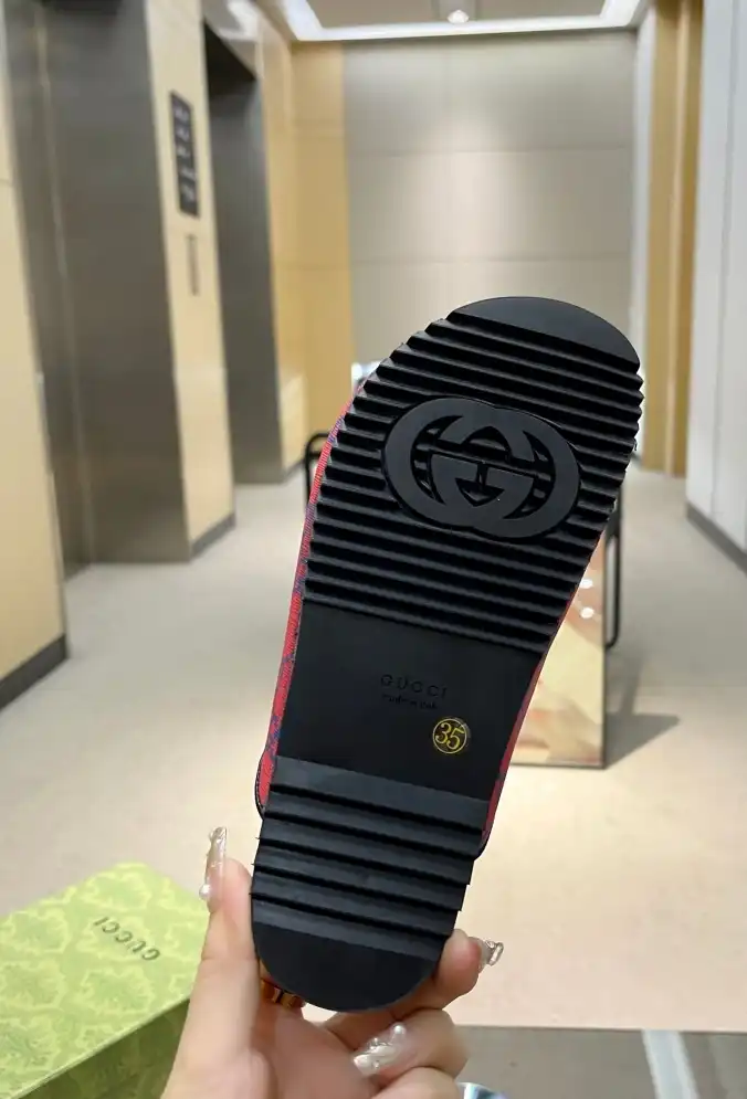 hype Gucci Slippers