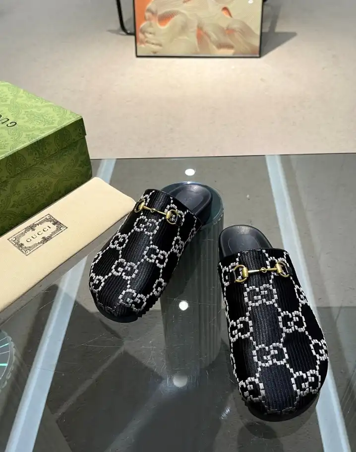 hype Gucci Slippers