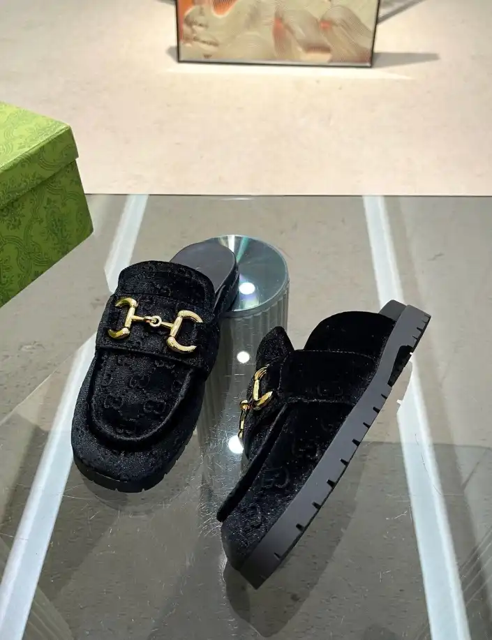 hype Gucci Slippers