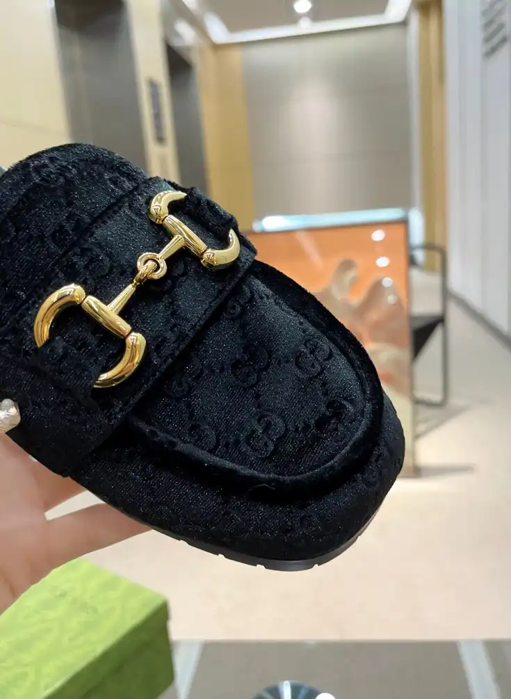 hype Gucci Slippers